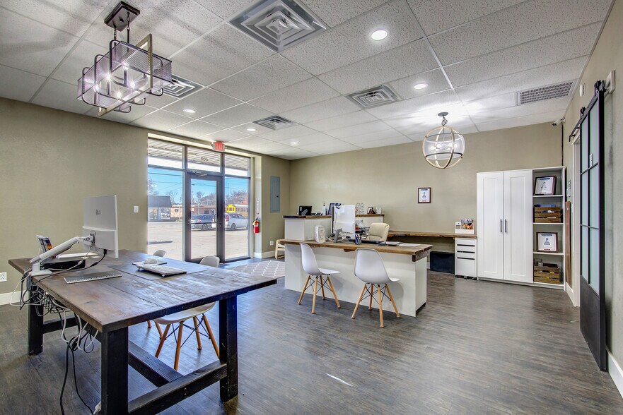 More Photos Of 400 Gilmer St, Sulphur Springs Storefront For Lease