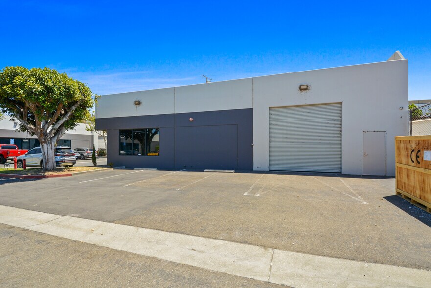 More Photos Of 2296 N Batavia St, Orange Warehouse For Sale