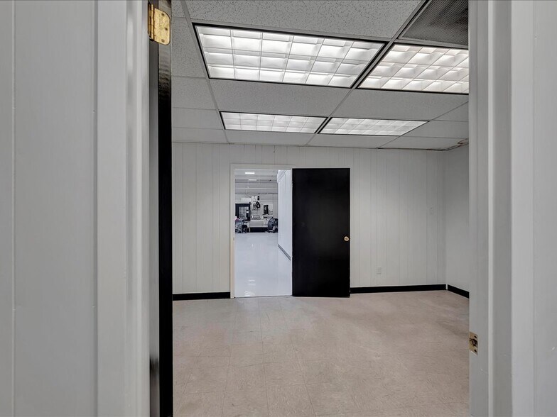 More Photos Of 3804 South St, Nacogdoches Warehouse For Sale