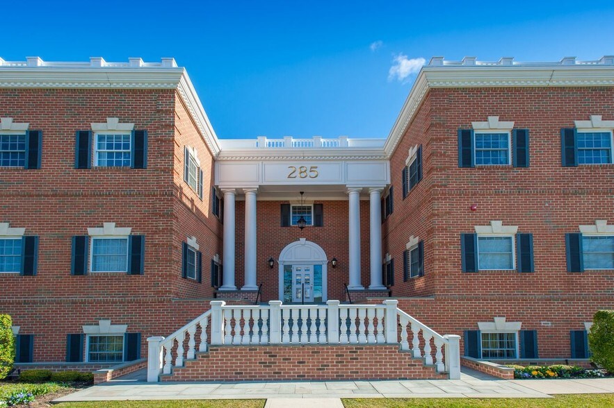 More Photos Of 285 Middle Country Rd, Smithtown Medical For Lease