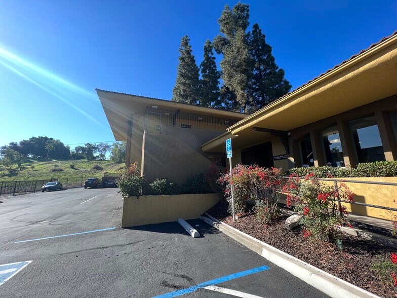 More Photos Of 1297 W Main St, El Cajon Office For Lease