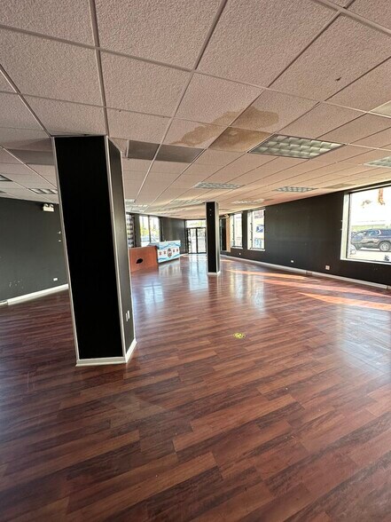 More Photos Of 3200-3220 N Milwaukee Ave, Chicago Storefront Retail Office For Lease