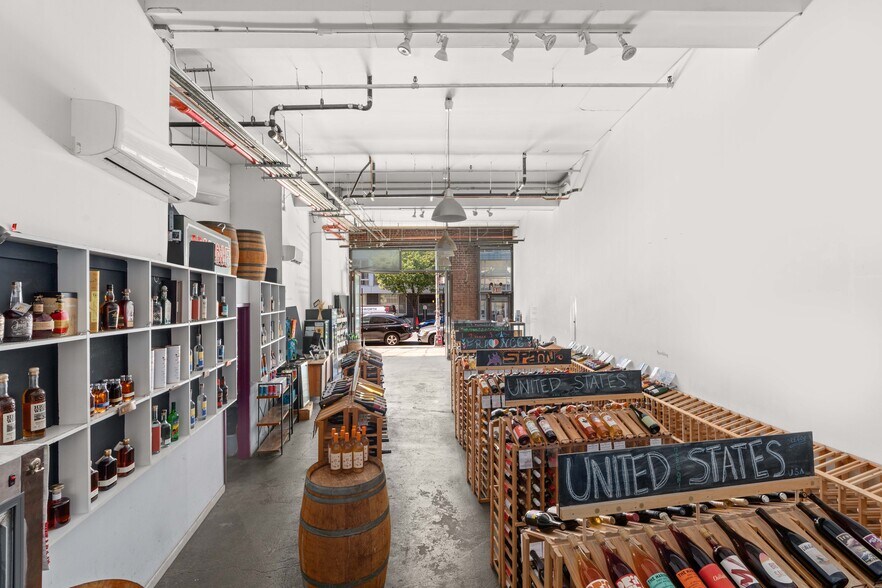 More Photos Of 211 N 11th St, Brooklyn Storefront Retail Office For Lease