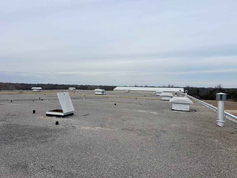 More Photos Of 1103 E Maguire Rd, Noble Light Manufacturing For Sale