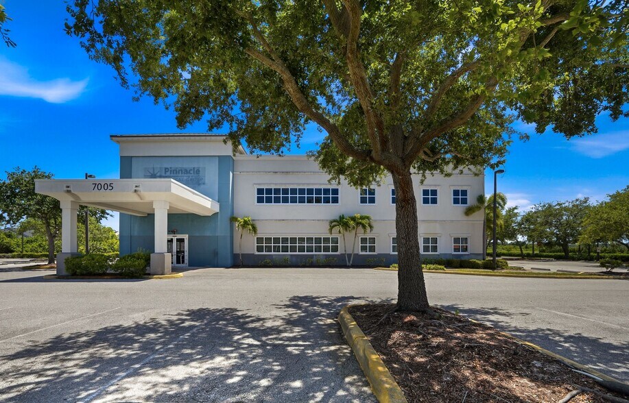 More Photos Of 7005 Cortez Rd W, Bradenton Medical For Lease