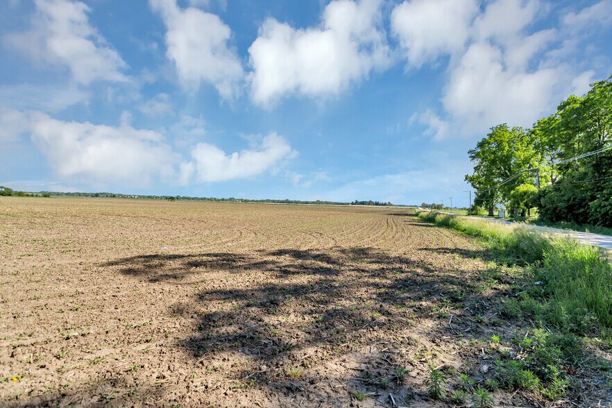 More Photos Of 41W597 US Highway 20, Hampshire Flex For Sale