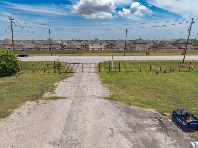 More Photos Of 5320 FM 2004 Rd, Hitchcock Warehouse For Lease