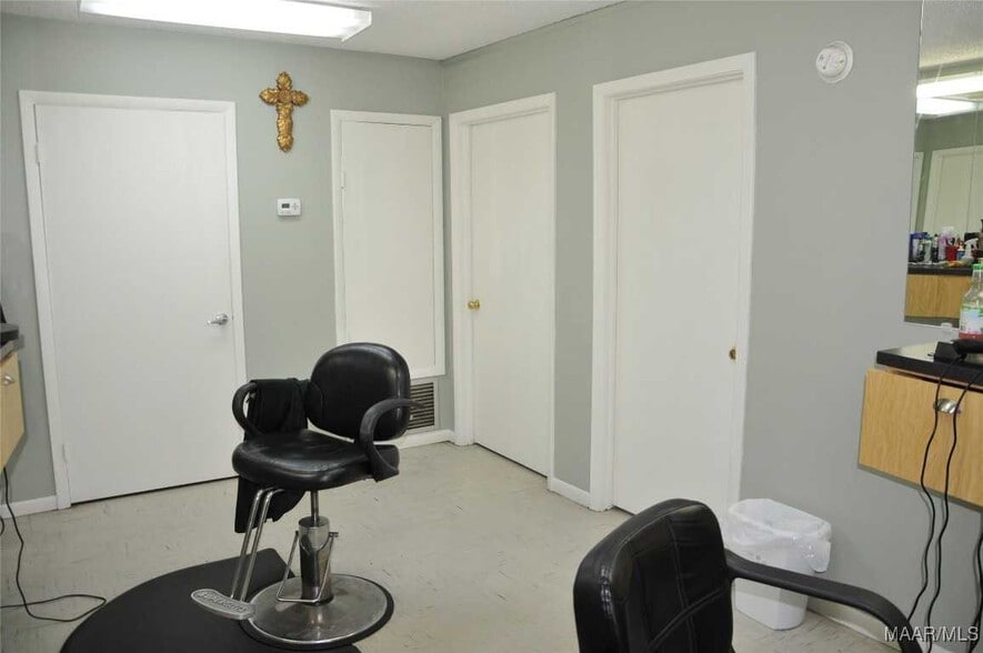 More Photos Of 21 Hines St, Monroeville Office For Sale