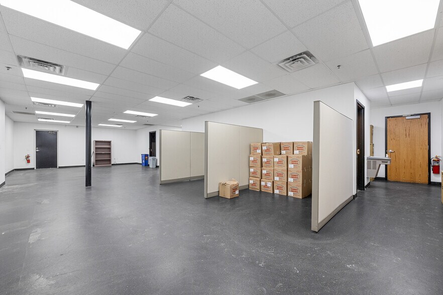 More Photos Of 2000 James St, Coralville Service For Lease