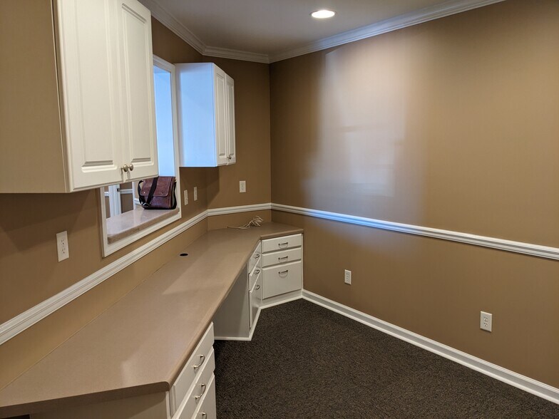 More Photos Of 806 Glover Ave, Enterprise Office For Lease