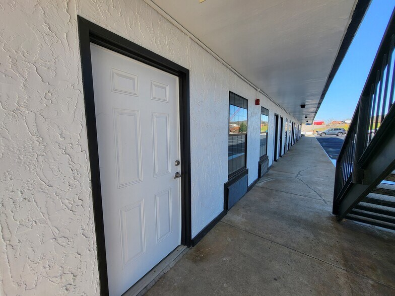 More Photos Of 1000 S Futrall Dr, Fayetteville Apartments For Sale