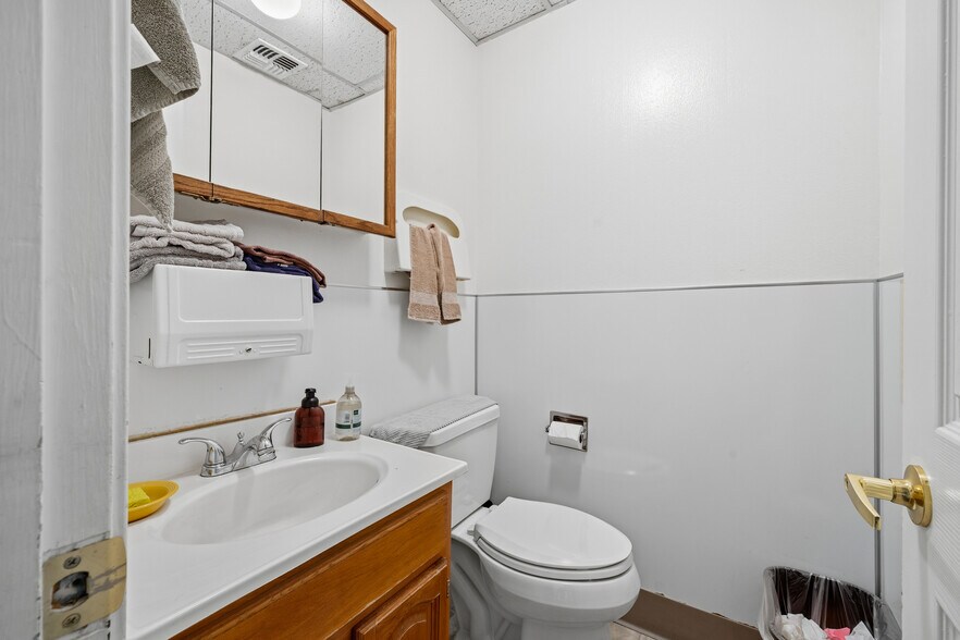 More Photos Of 1097 E Main St, Grass Valley Office For Sale