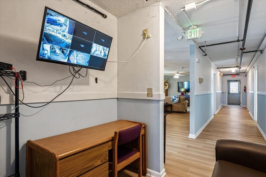 More Photos Of 918 Kimberly Dr, Dekalb Sorority Fraternity House For Sale