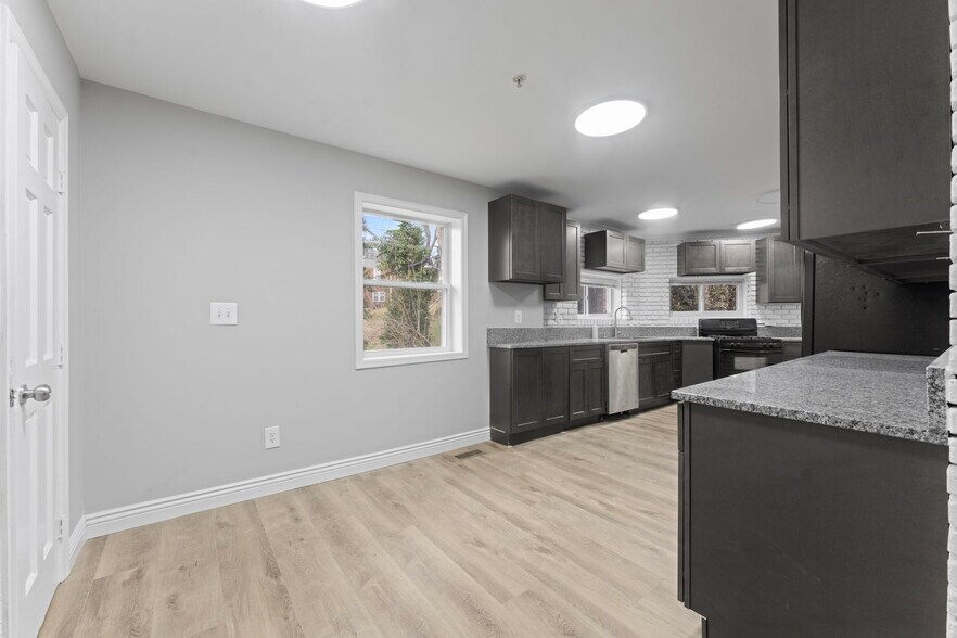 More Photos Of 922 Ridge Rd Se, Washington Assisted Living For Sale