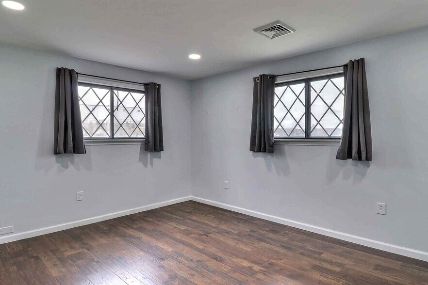 More Photos Of 3360 PA-940, Mount Pocono Specialty For Sale