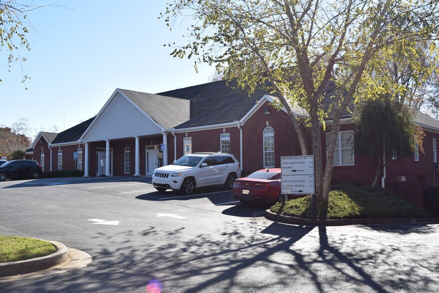 More Photos Of 115-131 N Park Trl, Stockbridge Medical For Lease