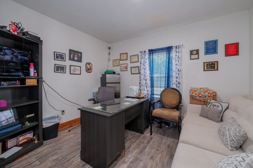 More Photos Of 200 Jupiter Dr, Nashville Flex For Sale