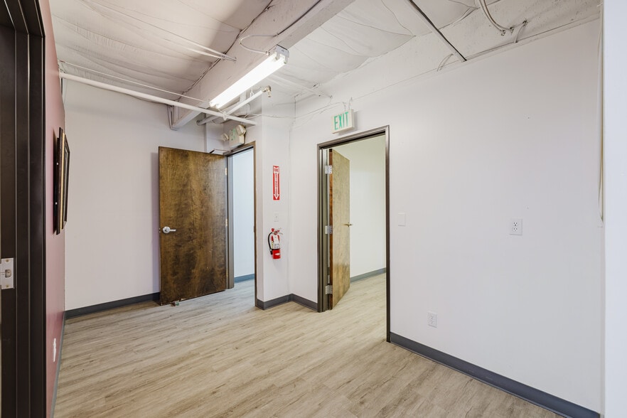 More Photos Of 222 Silver St, Elko Manufacturing For Lease