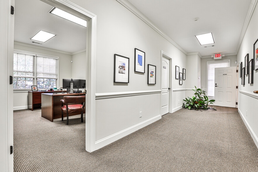 More Photos Of 1905 Woodstock Rd, Roswell Office For Lease