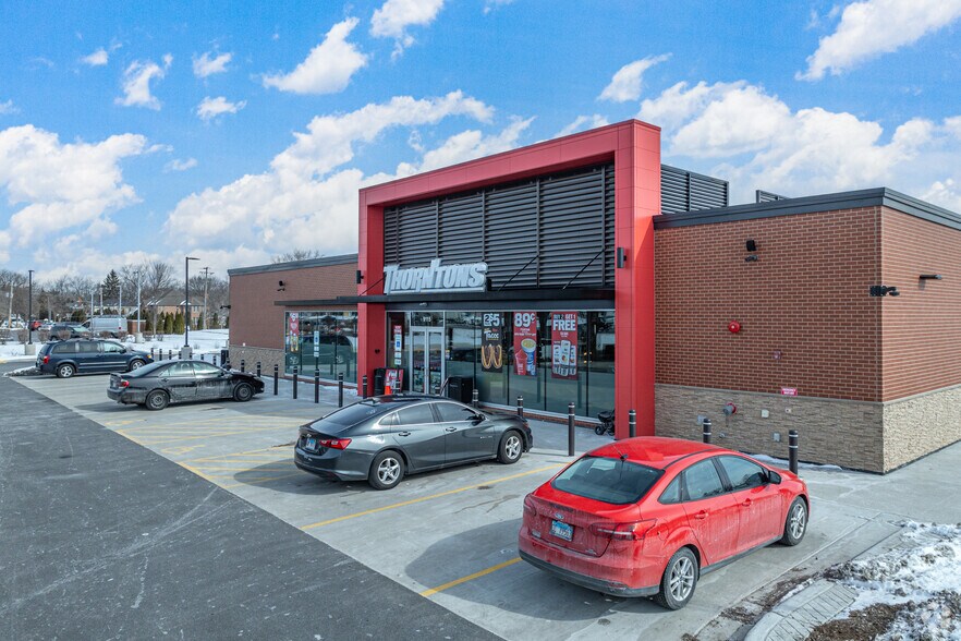 Primary Photo Of 9115 Kingery Highway, Burr Ridge Convenience Store For Sale