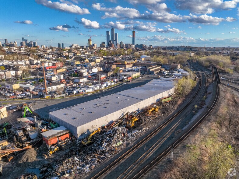 More Photos Of 330 Manhattan Ave, Jersey City Truck Terminal For Sale