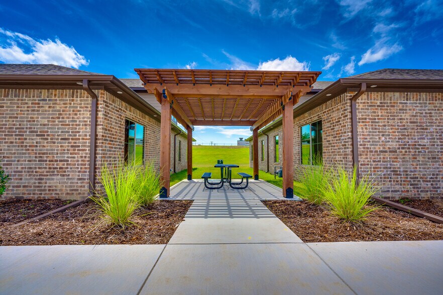 More Photos Of 710 Colony Dr, Ada Office For Lease