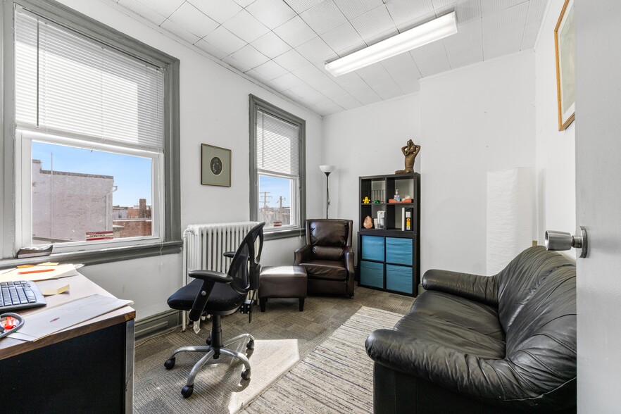 More Photos Of 21 W 25th St, Baltimore Office For Sale
