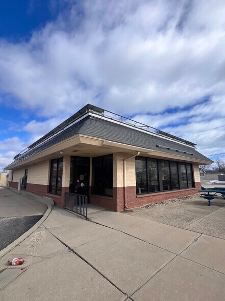More Photos Of 1780 22nd Ave, Kenosha Fast Food For Sale