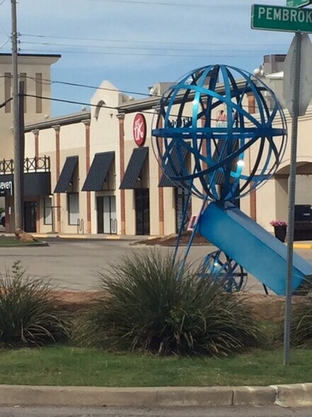 More Photos Of 7500 N May Ave, Oklahoma City Restaurant For Lease