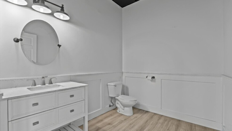 More Photos Of 450 West Ave, Rifle Office For Sale