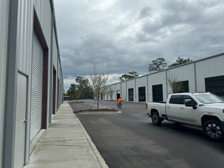 More Photos Of 155 Tresca Rd, Jacksonville Warehouse For Lease