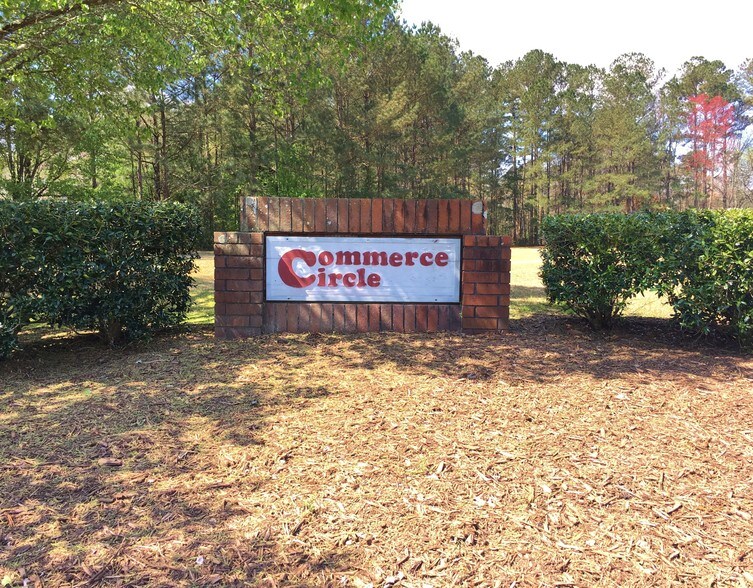 More Photos Of 120 Commerce Cir, Fayetteville Office For Lease