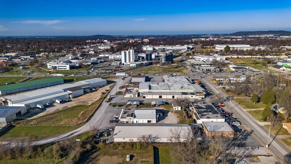 More Photos Of 2101 S ARKOLA Dr, Springdale Warehouse For Sale