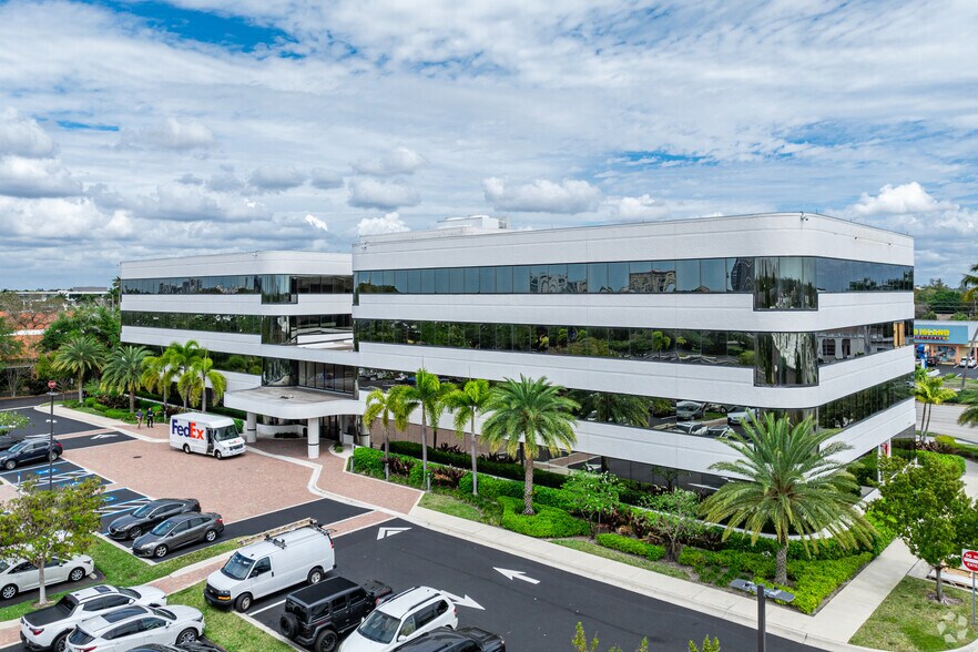 More Photos Of 4501 Tamiami Trl N, Naples Office For Lease