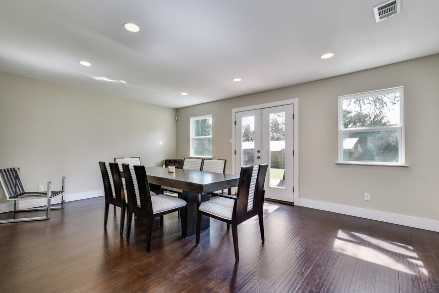 More Photos Of 2111 W Slaughter Ln, Austin Office For Lease