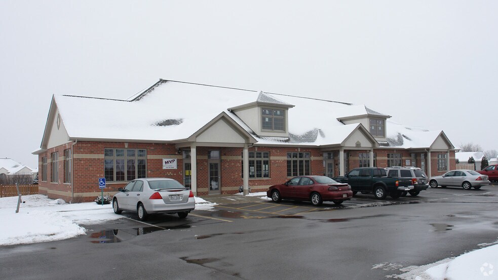 More Photos Of 2551 W Division St, Joliet Office For Lease