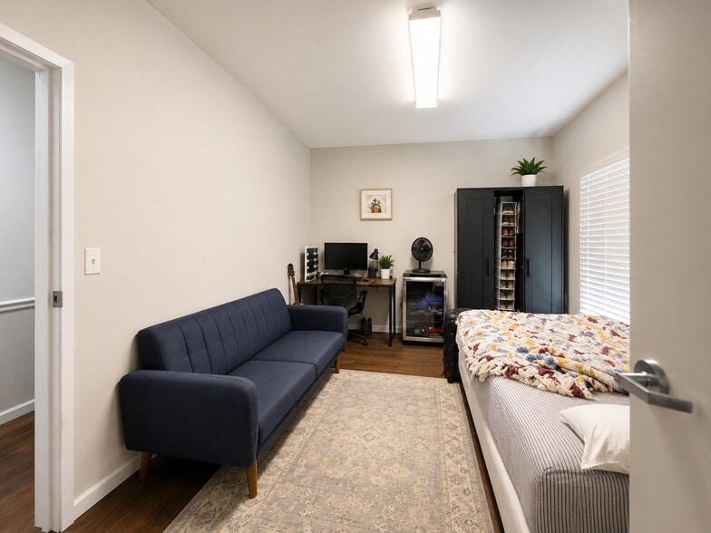 More Photos Of 250 Carriage Ct, Athens Sorority Fraternity House For Sale