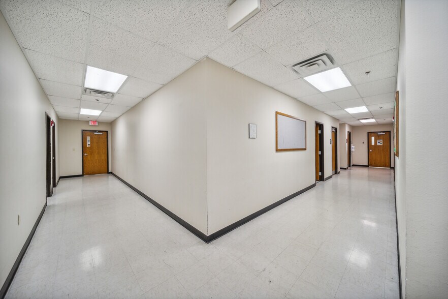 More Photos Of 2020 Holly Rd, Claremore Office For Sale