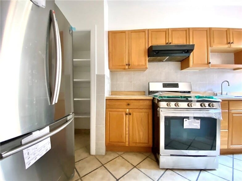 More Photos Of 135 5th Ave, Brooklyn Storefront Retail Residential For Sale