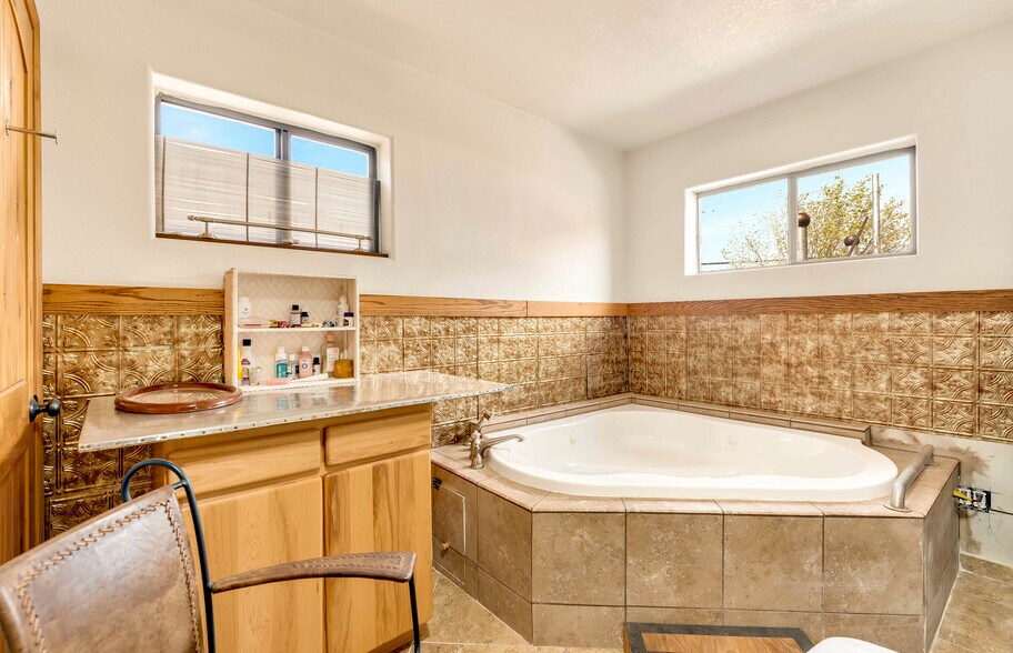 More Photos Of 1216 W Third St, Winslow Showroom For Sale