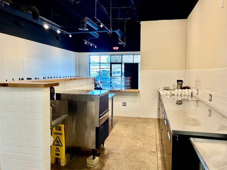 More Photos Of 215 Brookview Centre Way, Knoxville Freestanding For Lease