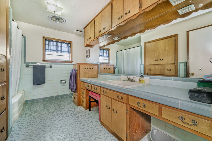 More Photos Of Falcon Motel, Stinnett Hotel For Sale