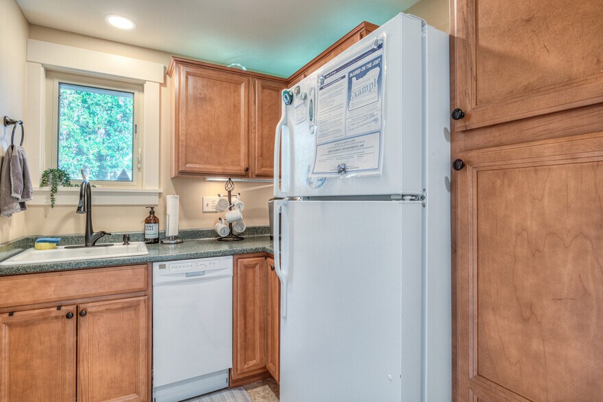 More Photos Of 525 NE Greenwood Ave, Bend Office For Sale