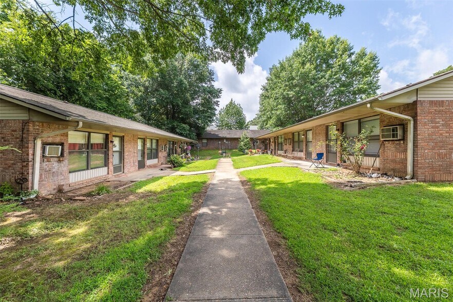 More Photos Of 2733 Holly Trl, Poplar Bluff Apartments For Sale