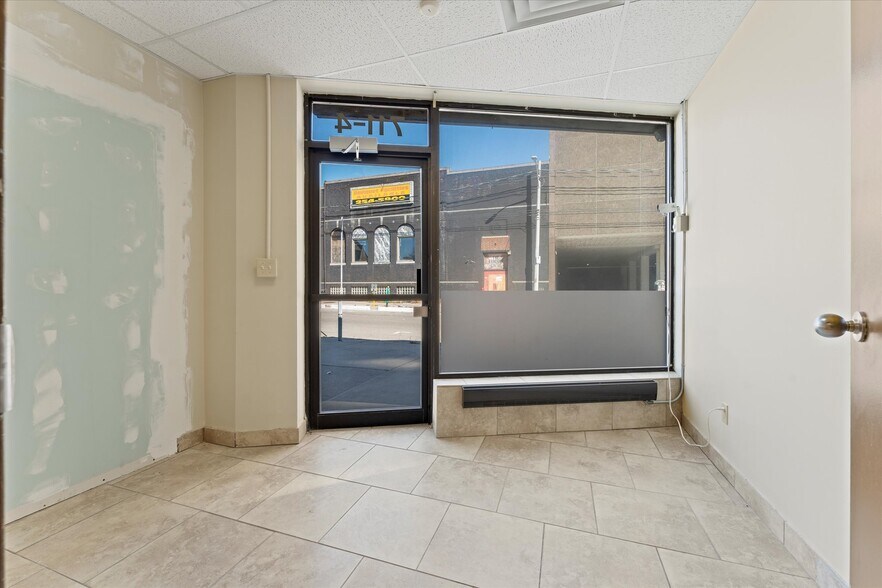 More Photos Of 711 Pelissier St, Windsor Office For Lease
