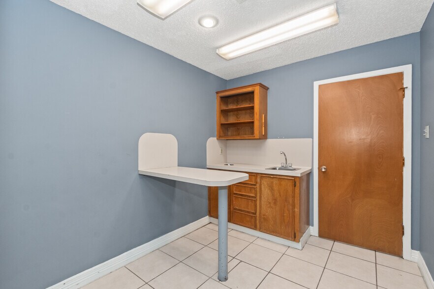 More Photos Of 1810 25th Ave N, Texas City Medical For Sale