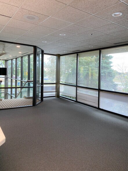 More Photos Of 941 Hillwind Rd NE, Minneapolis Medical For Lease
