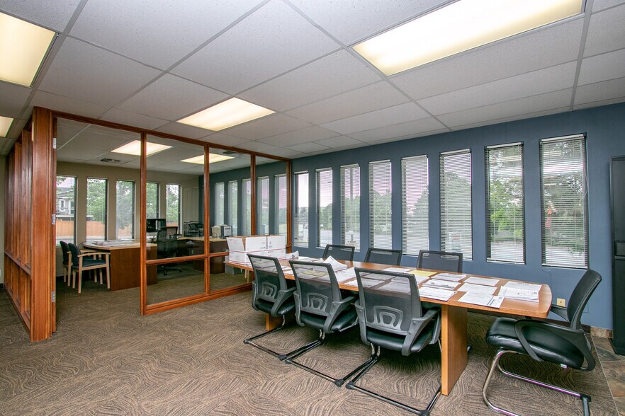 More Photos Of 4750 Granby Cir, Colorado Springs Bank For Sale
