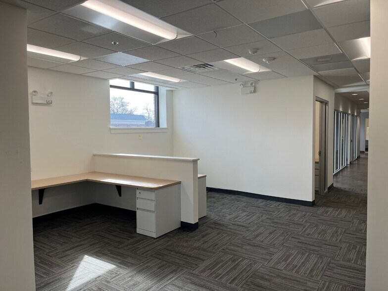 More Photos Of 35 E 1st St, Hinsdale Storefront Retail Office For Lease