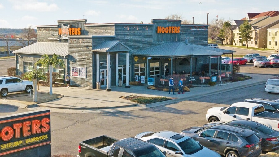 Primary Photo Of 6100 SW 10th Ave, Topeka Restaurant For Sale
